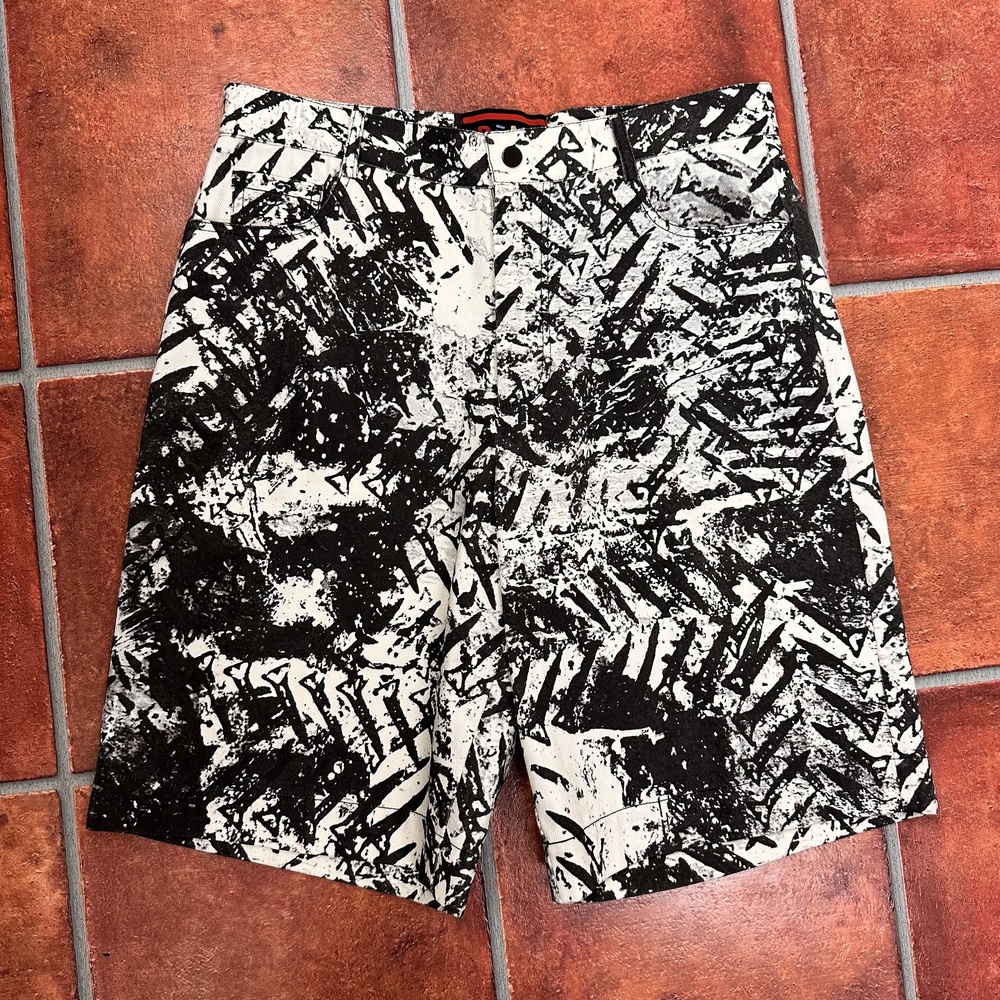 REAL BUY Tire Treads Graphic Shorts Size Medium